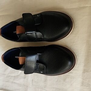 Nordstrom nodorian bays black brown color with velcro straps warn once size 11